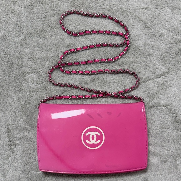 CHANEL Handbags - Chanel pink crossbody bag